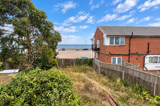 3, Coastguard Cottages, Walton-on-the Naze photo 2