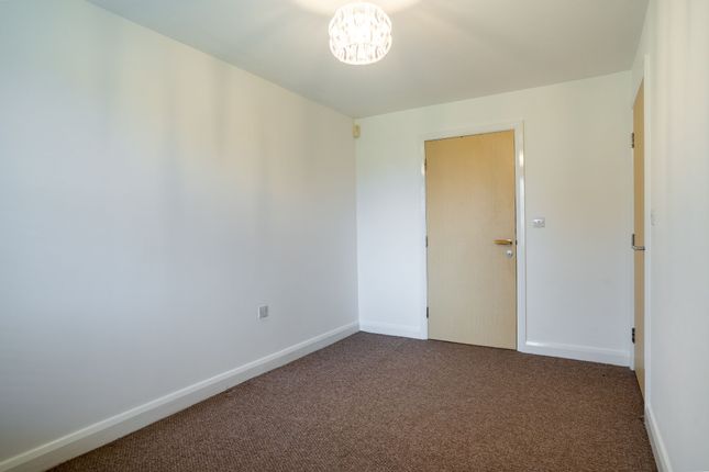 Flat to rent in Ground Floor Apartment, Lawnhurst Avenue, Manchester