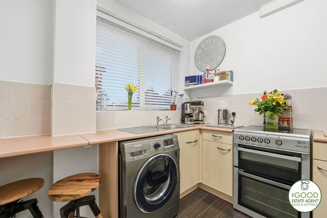 16, Helsby Way, Wilmslow photo 3
