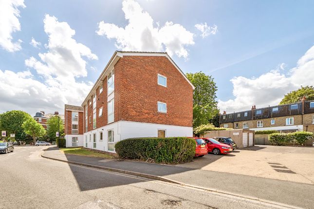 15, Ravensmede Way, London photo 4