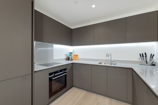 Flat to rent in Hale Works Apartments, Daneland Walk, London