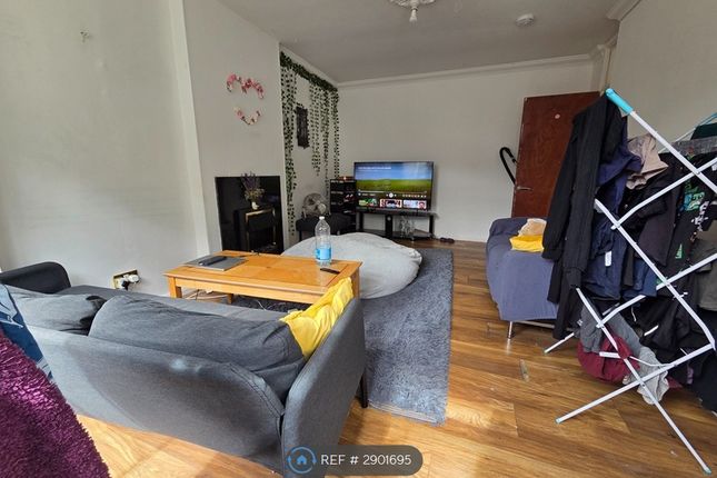 Flat, Finwhale House Glengall Grove, London photo 2