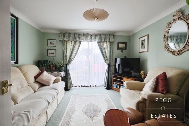 42 Honeysuckle Close, Paignton photo 3