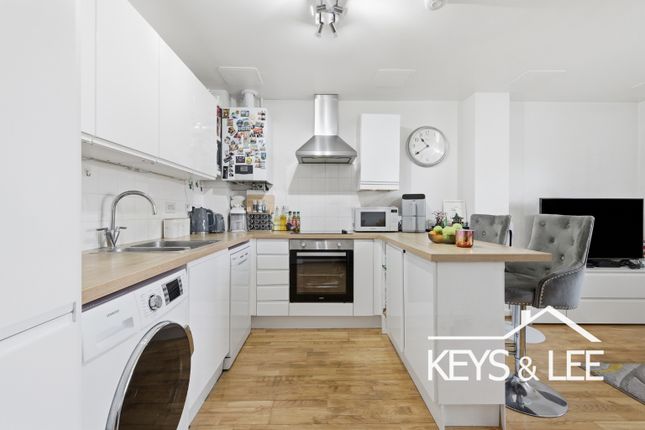 Flat 12, Southall Lodge, Collier Row photo 4