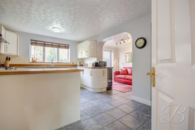 14, Chestnut Close, Harlow Wood photo 4