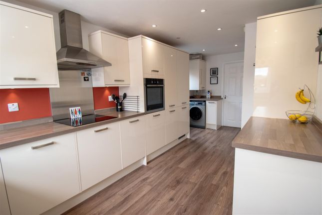 11, Deanery Close, Ripley photo 2
