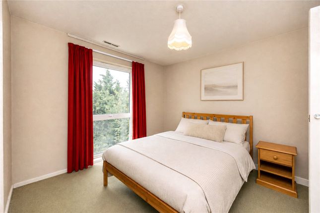 2, Charlwood, CROYDON photo 4