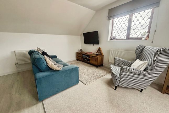 4, Brian Dowding Court, Reading photo 3