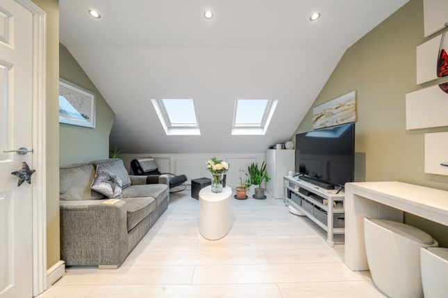33A,, The Heights, Northolt photo 3