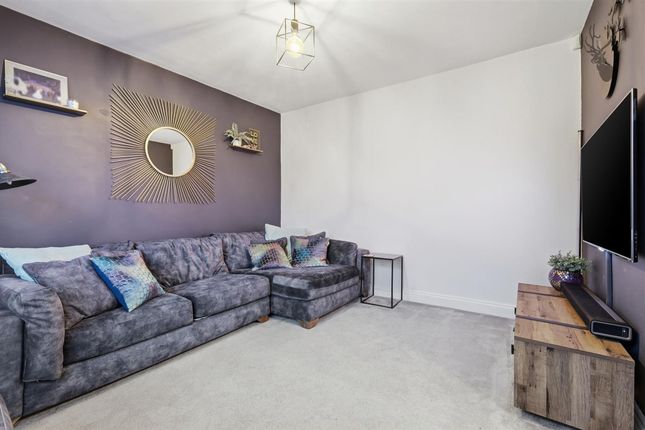 95 Drysdale Avenue, London photo 4