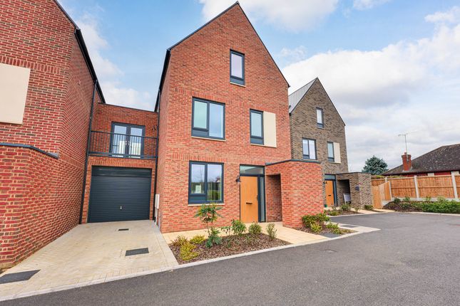 Thumbnail Town house for sale in College Gardens, Rochford
