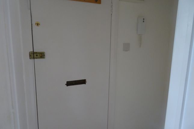 Flat 4, 11, Brunswick Road, Kingston photo 2