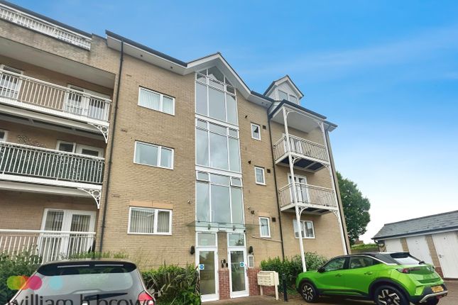 Thumbnail Flat to rent in Vista Road, Clacton-On-Sea