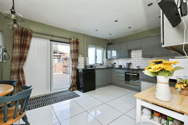 19, Howville Avenue, Doncaster photo 2