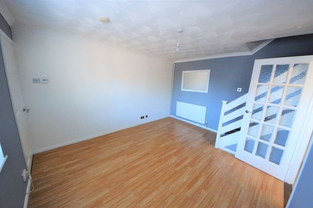 4, Sweetbriar Gardens, Waterlooville photo 4