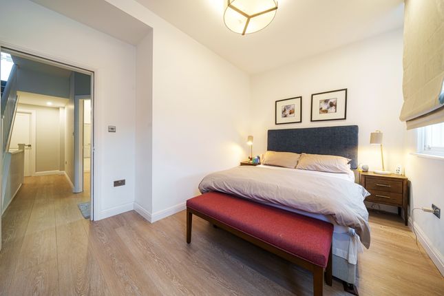 Flat to rent in Sterne Street, London