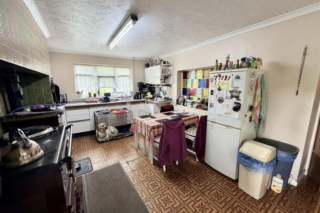 Cawdor House, Garnant, Ammanford photo 3