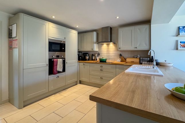 3, The Brook, Alresford photo 2