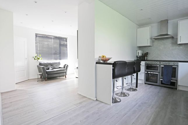 7, Dudley Gardens, Romford photo 4