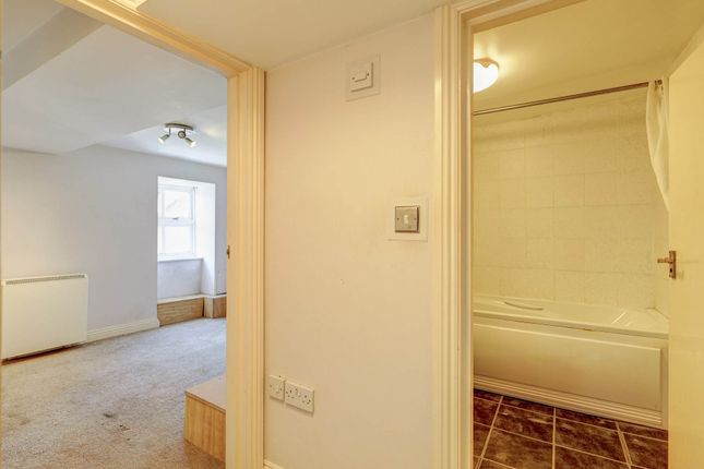 Flat 1, Star House, East Street, Blandford Forum photo 4