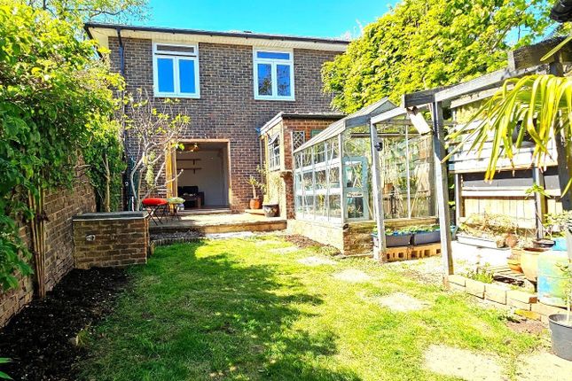 45, Coney Green, Hampshire photo 2