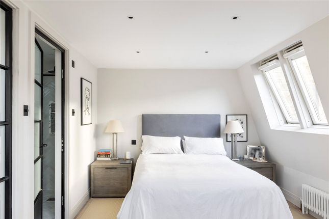 End terrace house for sale in Golden Cross Mews, Notting Hill