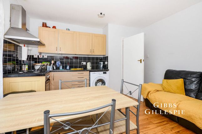 25B, Roxeth Green Avenue, Harrow photo 3