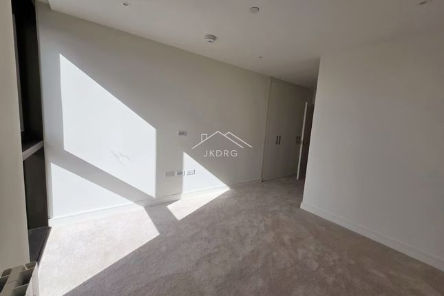 2306menara, London photo 4