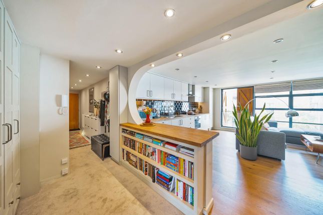 Flat 14, 800 Alaska Buildings, 61, Grange Road, London photo 3