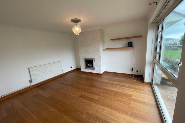 48 Wembley, Neath photo 3