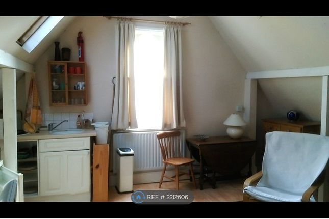 Lodgers Loft Flat  Barry Road, East Dulwich photo 2