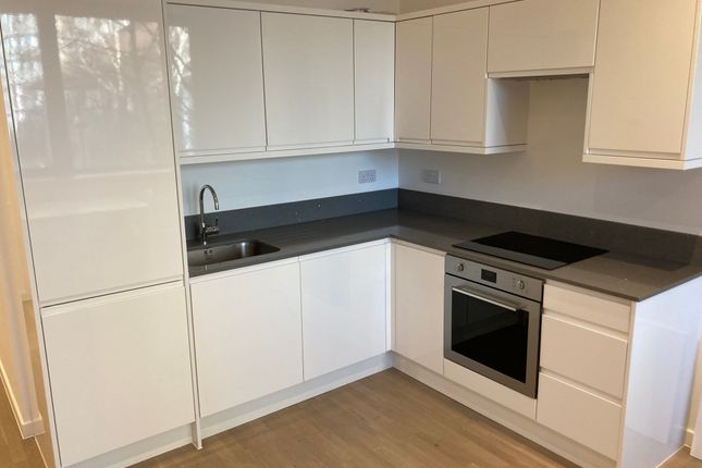 Studio to rent in Very Near Riverbank Canal Area, Brentford