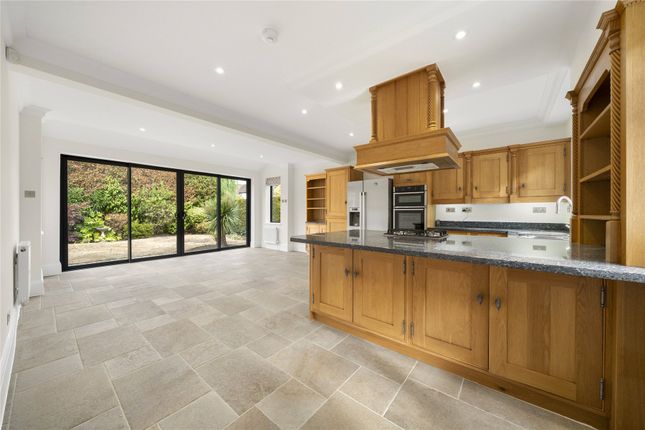 4, Drakes Close, Surrey photo 4