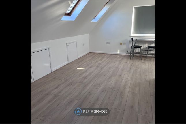 Flat, Erelu Court Alexandra Road, Romford photo 3