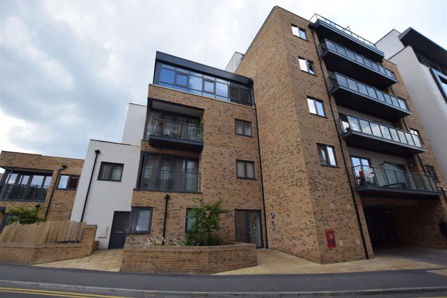 2-bed flat on 9 Hemingford Court, Gartlett Road, Hertfordshire, £320,000