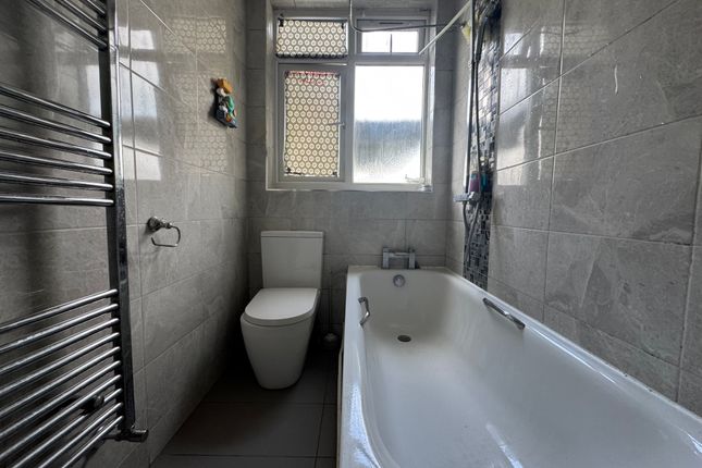10 Beverley Court, Harrow View, Harrow photo 3