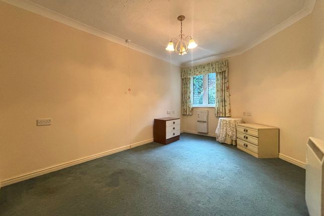 Flat 18,, Woodlands Court, Chatham photo 5