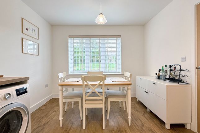 15 Corallian Drive, Faringdon photo 4