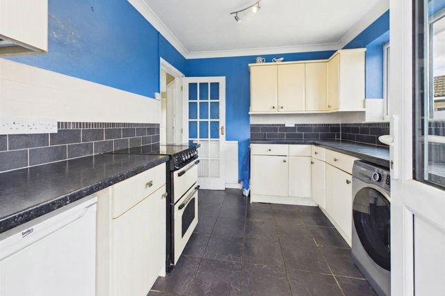 6, Pikeshaw Way, Reading photo 4