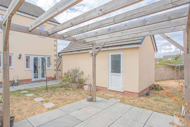 33, Maple Road, Somerset photo 3