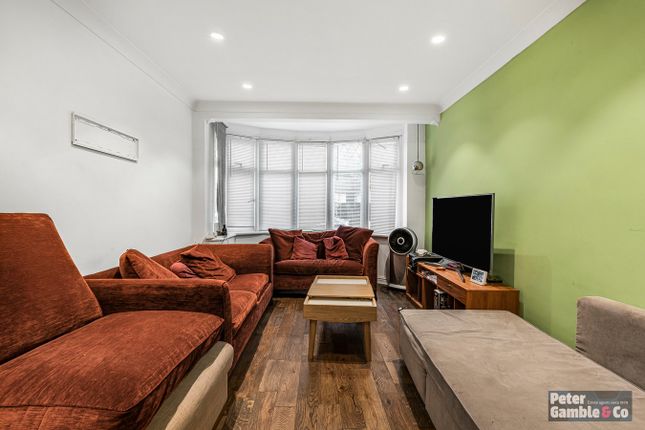 31, Medway Drive, Greenford photo 2