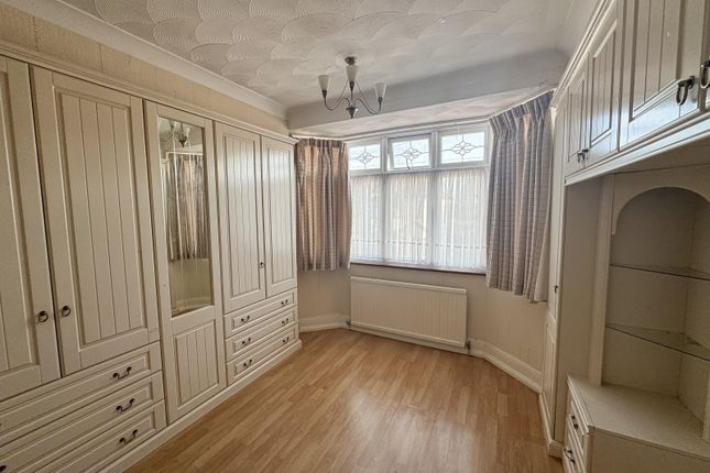 18 Surrey Road, DAGENHAM photo 5