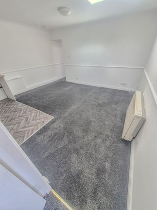 2b Station Lane, Pontefract photo 2