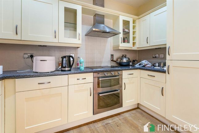 Flat 36, Solomons Court, London photo 3