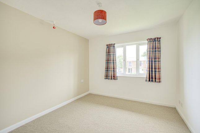 27, Laburnham Court, Millstream Way, Leighton Buzzard photo 4