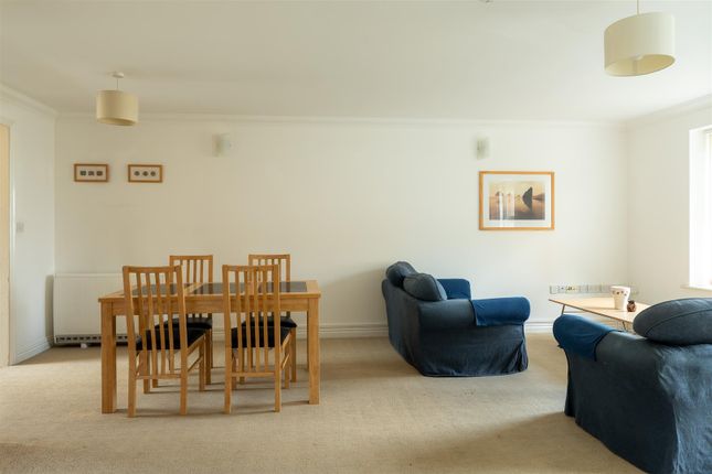 17 Raleigh House, Medina Gardens, Cowes photo 2