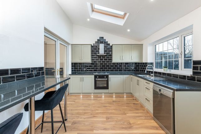 105, Nab Wood Drive, Shipley photo 3