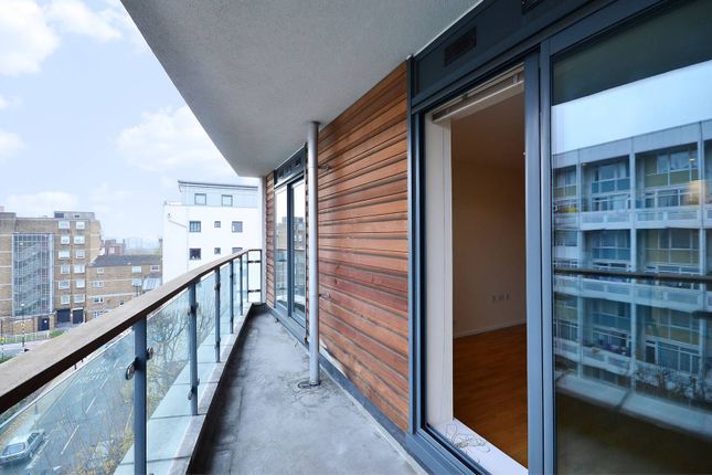 Flat for sale in Devonport Street, Shadwell, London