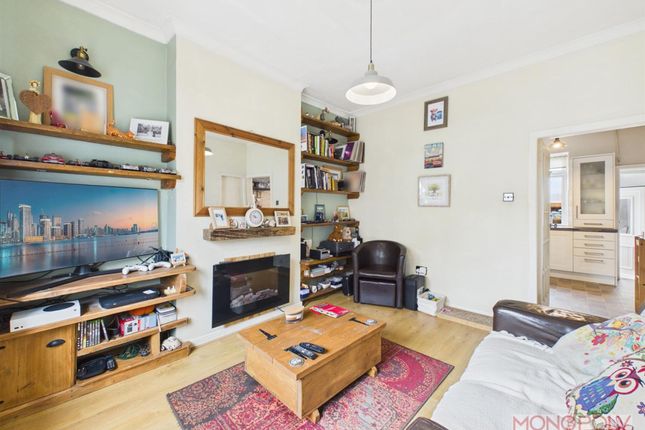 1 Ivor Cottages Victoria Road, Wrexham photo 3