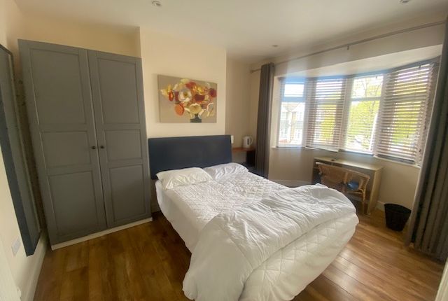 Room to rent in Pinglestone Close, Harmondsworth